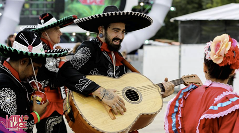 Muziek en af een toe een Mexicaanse dansje